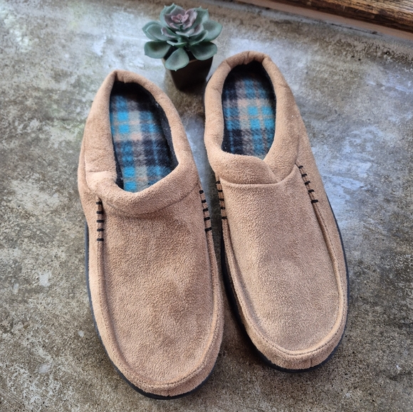 New Men's Size 10-11 Suded Slippers New Without Tags - Picture 1 of 7